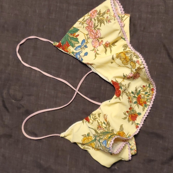 Zimmermann Other - EUC Zimmermann Ruffled Bikini Top ❤️